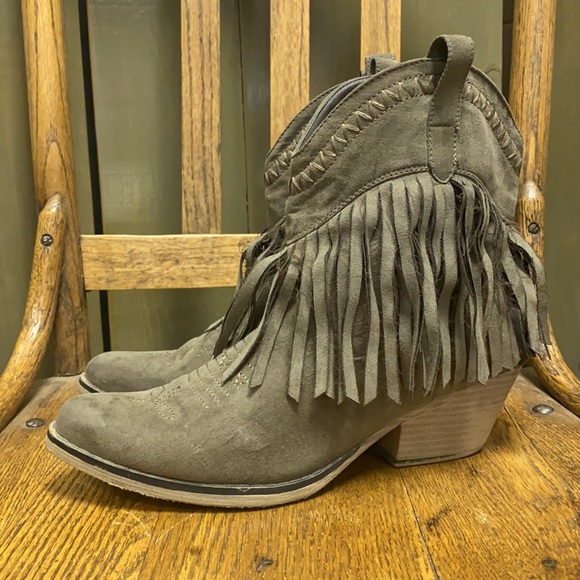 Fringed Cowgirl Boots-Heeled Ankle Cut. - Picture 3 of 9